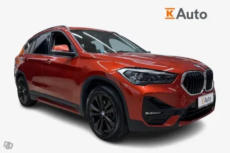 BMW X1 XDRIVE 25e Sport line * Vetokoukku / HUD / Sunset orange väri / Navigointijärjestelmä / ALV *