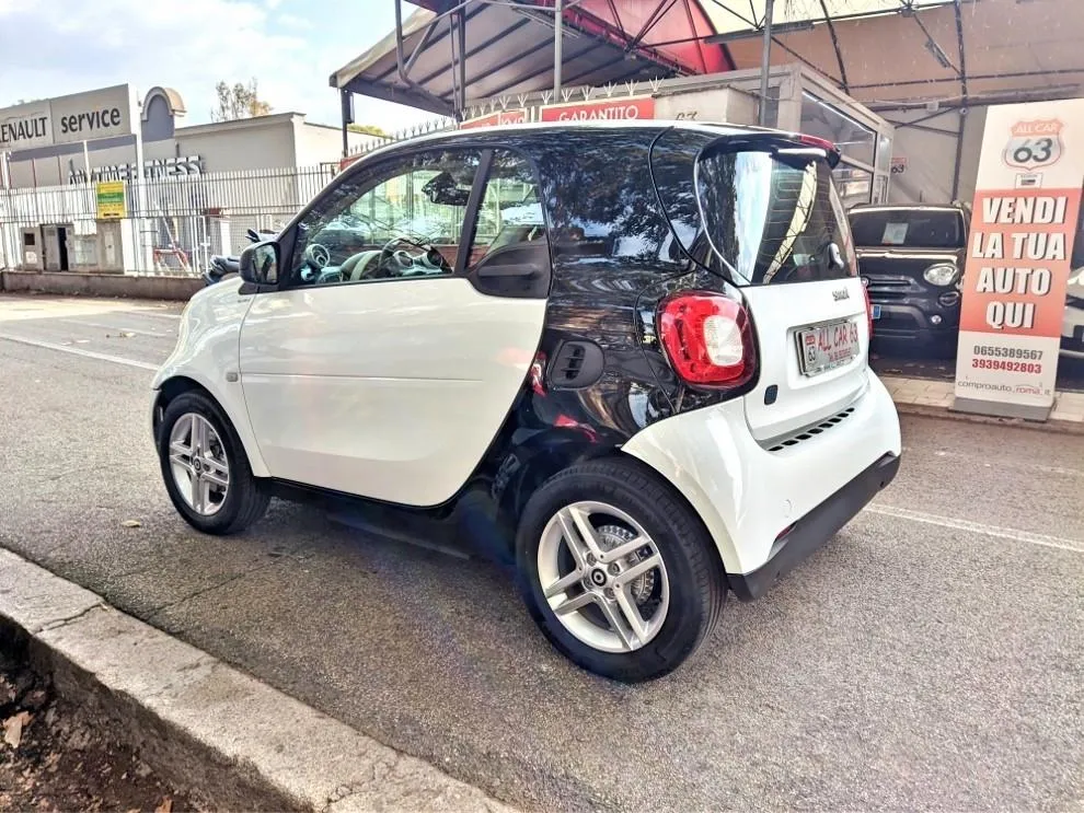 SMART fortwo EQ Pureblack Image 4